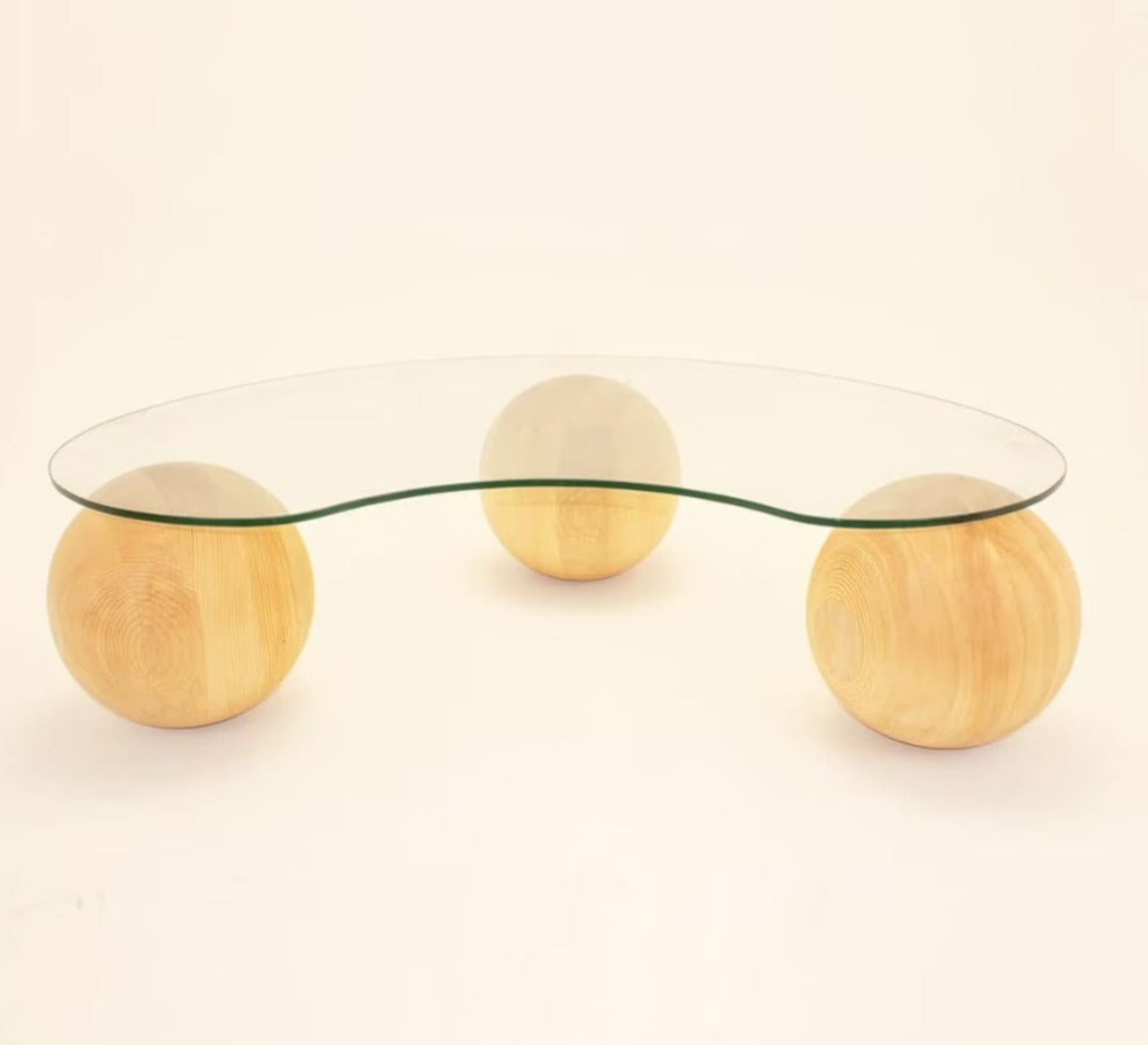 Mesa de centro con bolas de madera natural, mesa de centro, bolas de madera, mesa de vidrio con bolas de madera